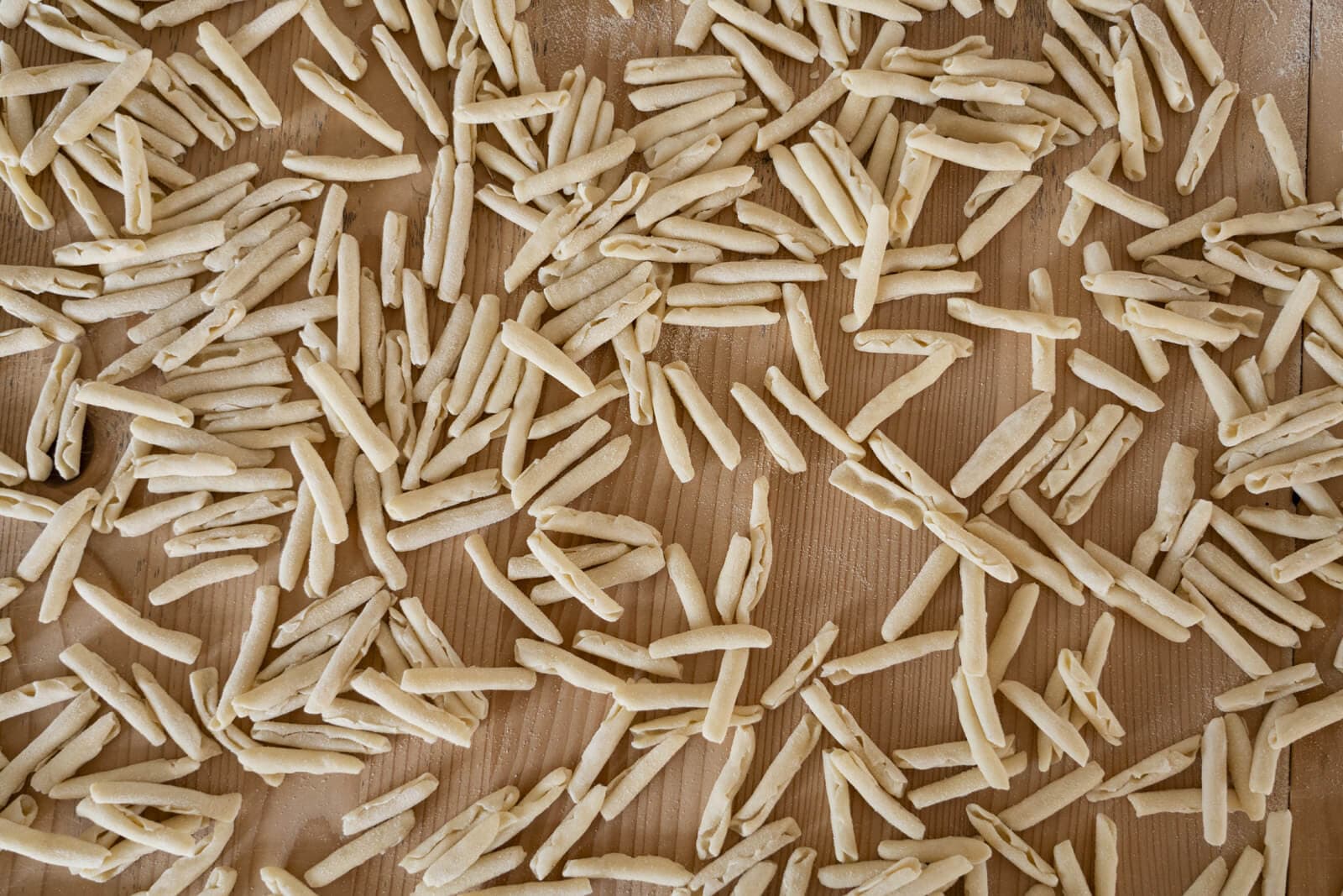 Cavatelli sul tagliere in legno