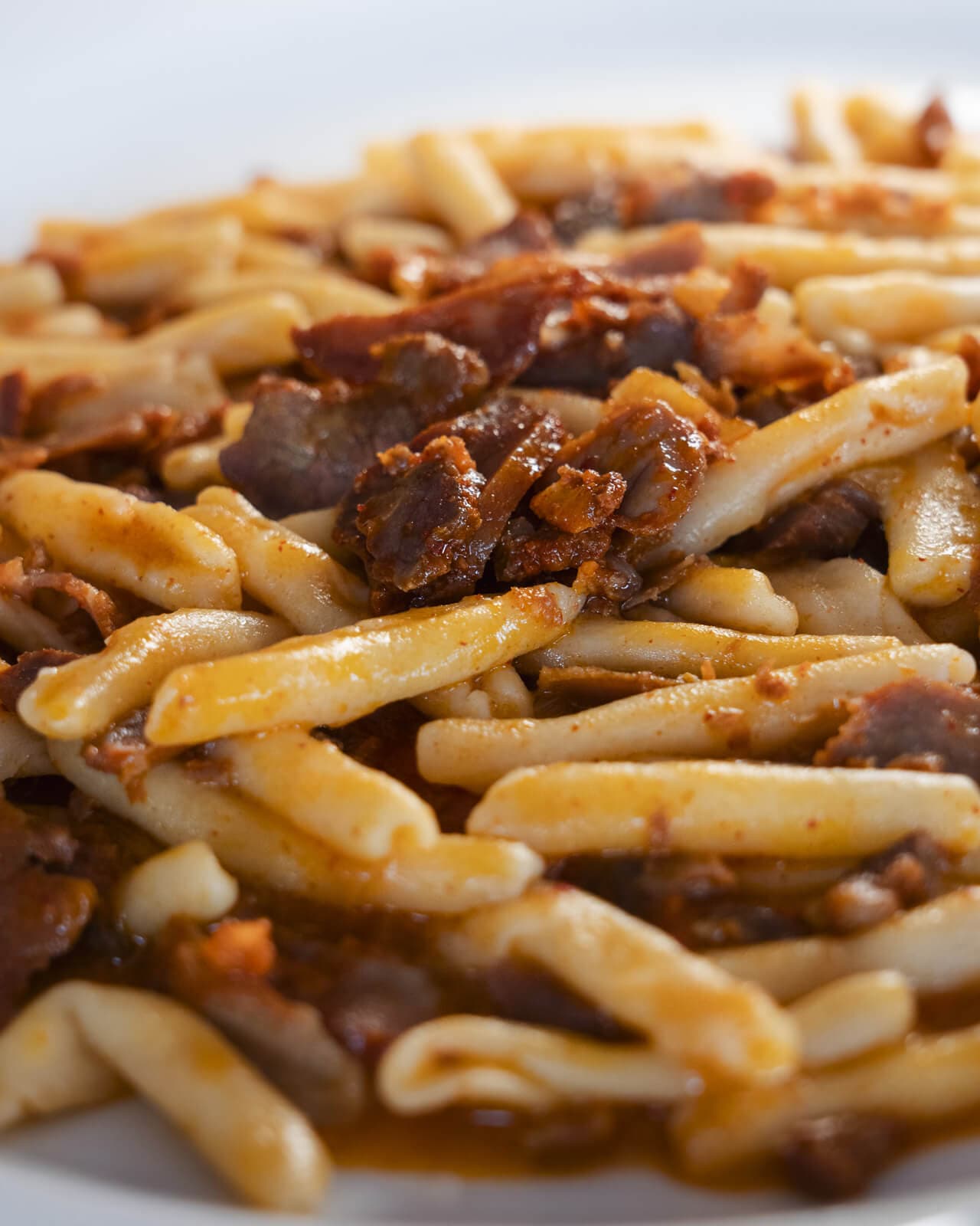 Dettaglio di un piatto di cavatelli con sugo