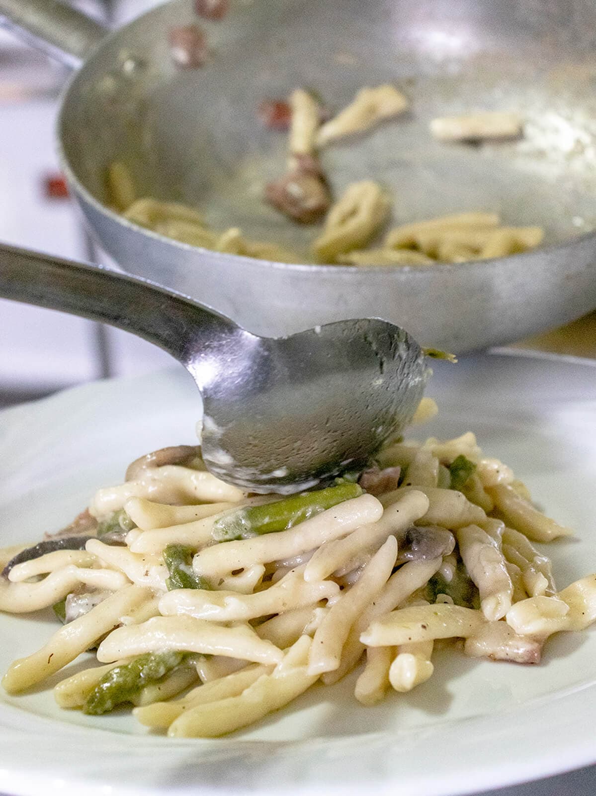 Preparazione di un piatto di cavatelli